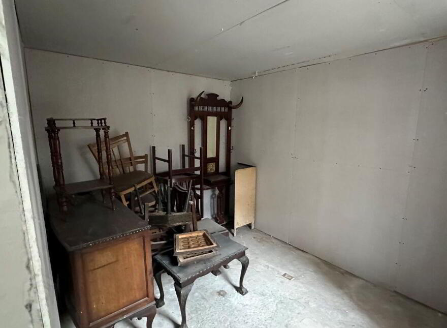 15 Saint Michael's Street, Tipperary Town, E34W403