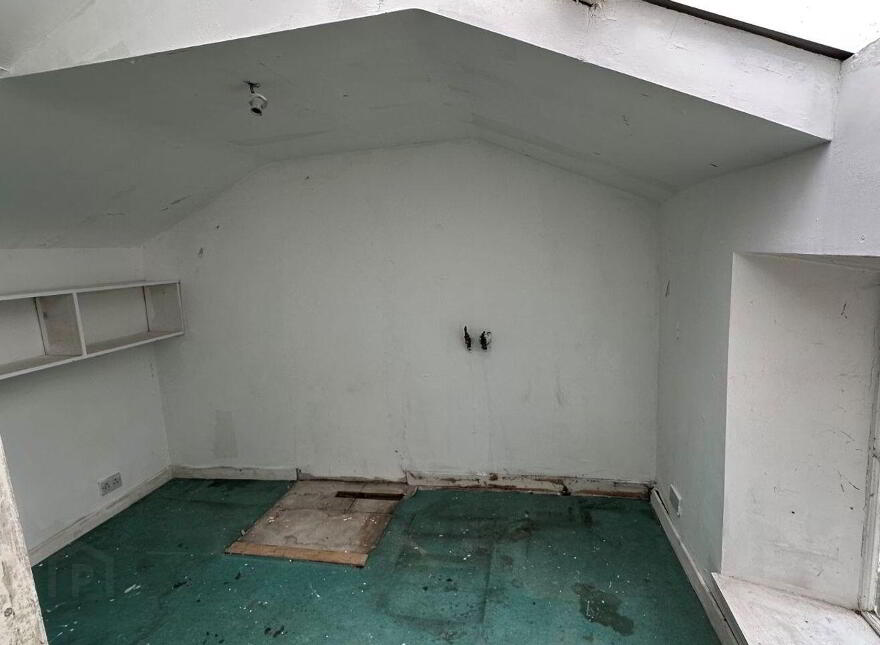 15 Saint Michael's Street, Tipperary Town, E34W403