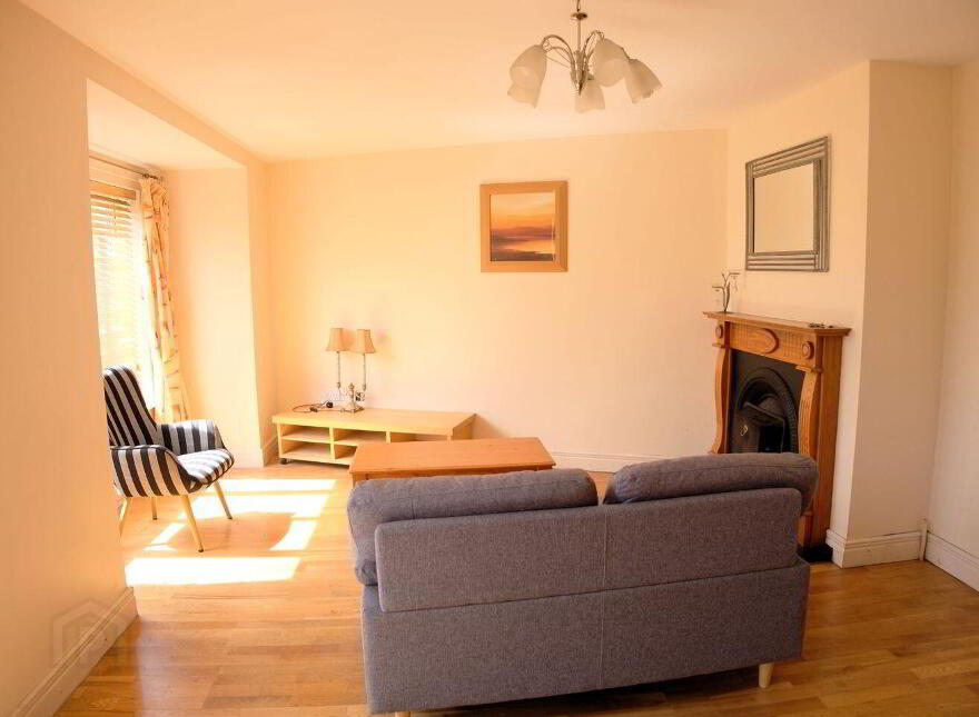 5 An Srúthan, Cross Street, Loughrea, H62PK65