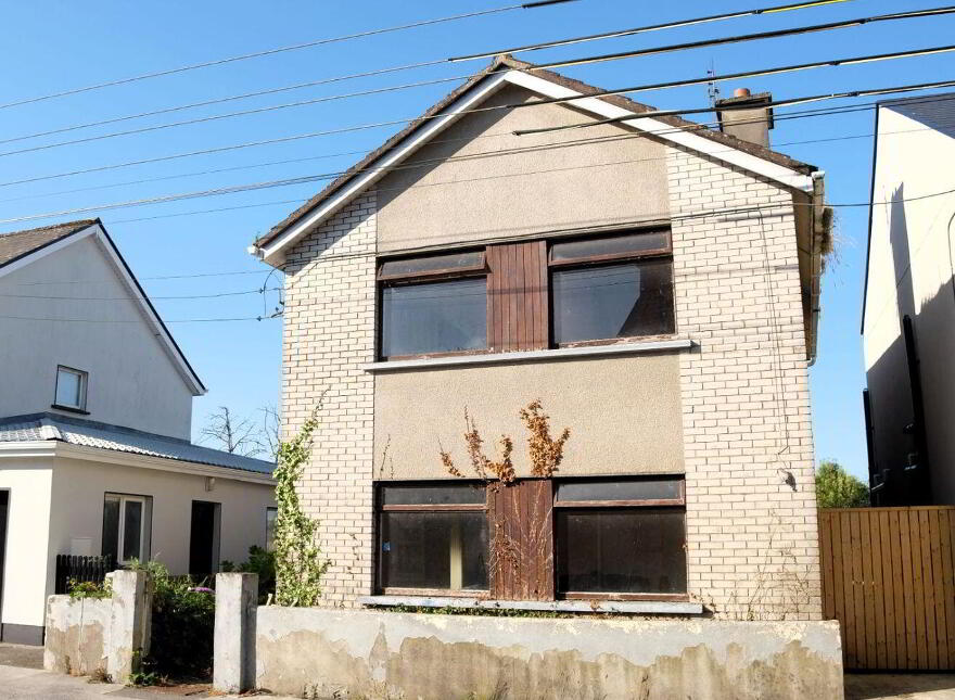 Cross Street, Loughrea, H62NN66