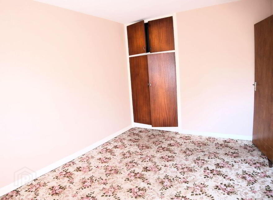 Cross Street, Loughrea, H62NN66