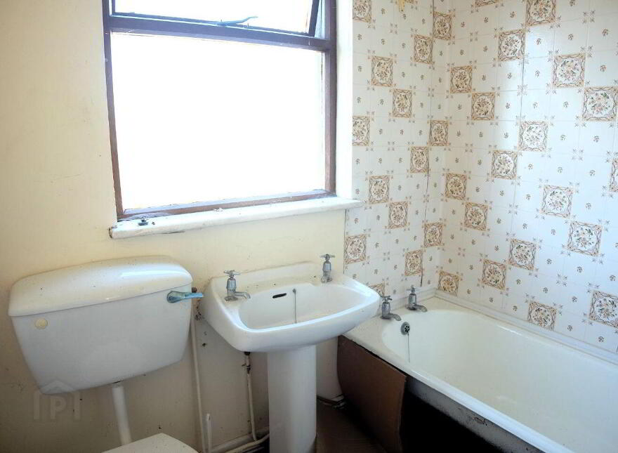 Cross Street, Loughrea, H62NN66