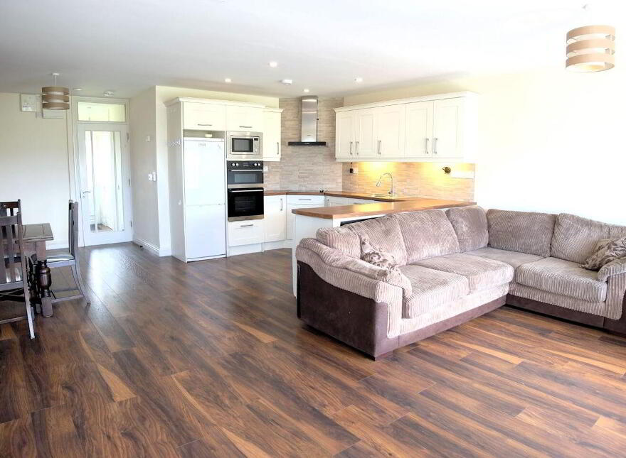 26 An Srúthan, Cross Street, Loughrea, H62A628