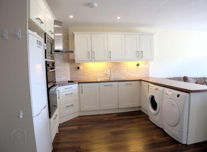 26 An Srúthan, Cross Street, Loughrea, H62A628