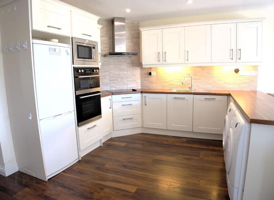 26 An Srúthan, Cross Street, Loughrea, H62A628