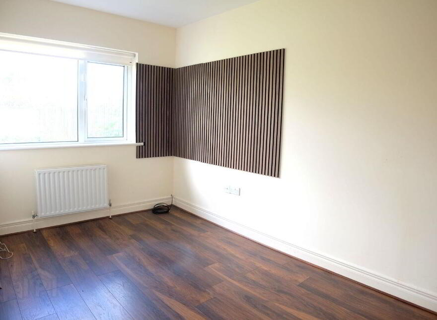 26 An Srúthan, Cross Street, Loughrea, H62A628