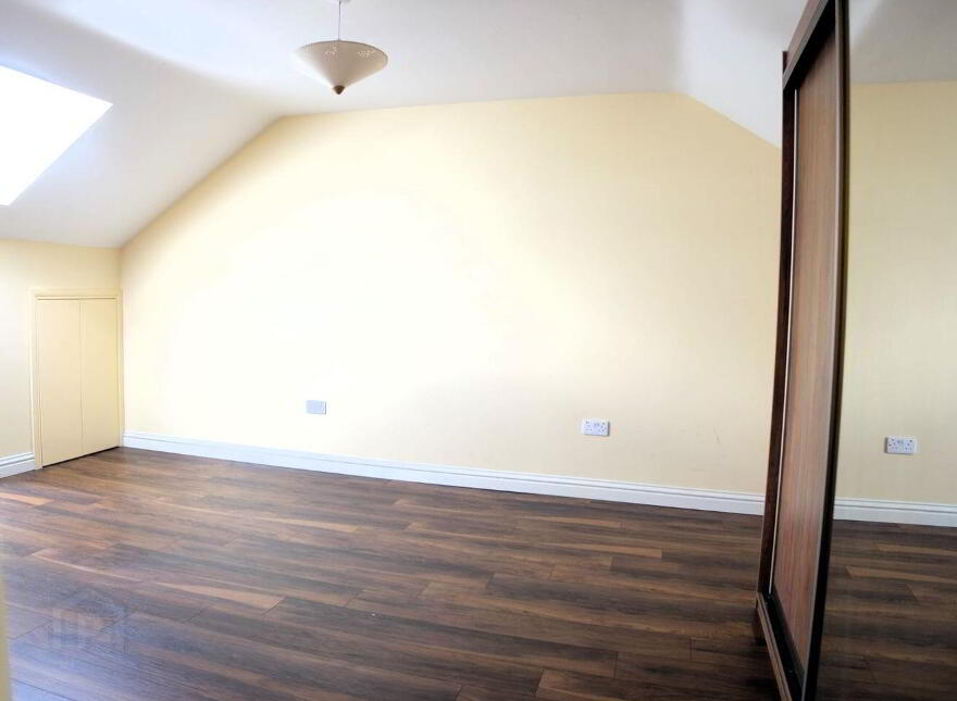 26 An Srúthan, Cross Street, Loughrea, H62A628