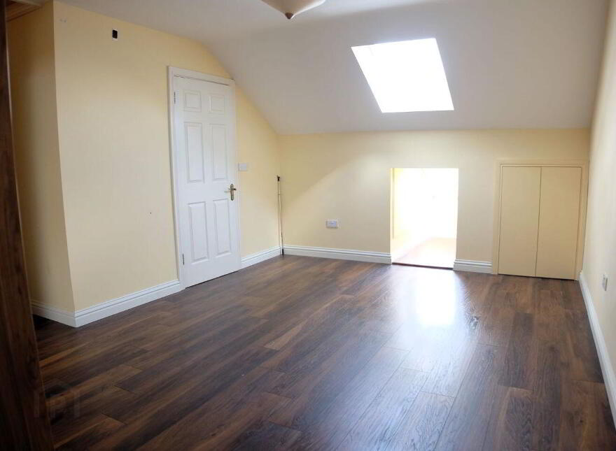 26 An Srúthan, Cross Street, Loughrea, H62A628