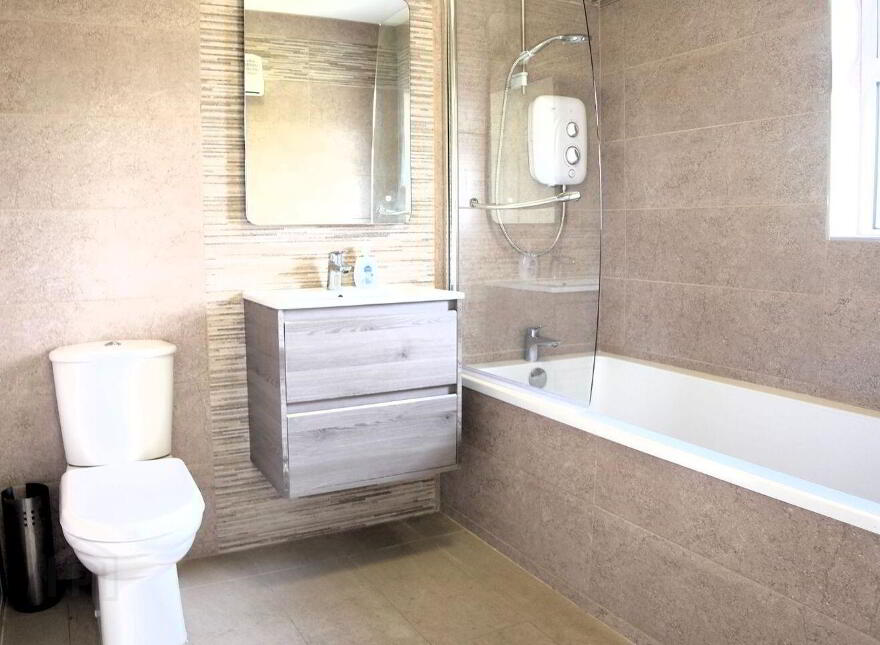 26 An Srúthan, Cross Street, Loughrea, H62A628