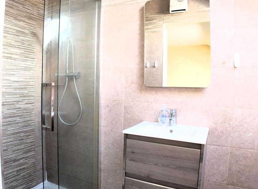 26 An Srúthan, Cross Street, Loughrea, H62A628
