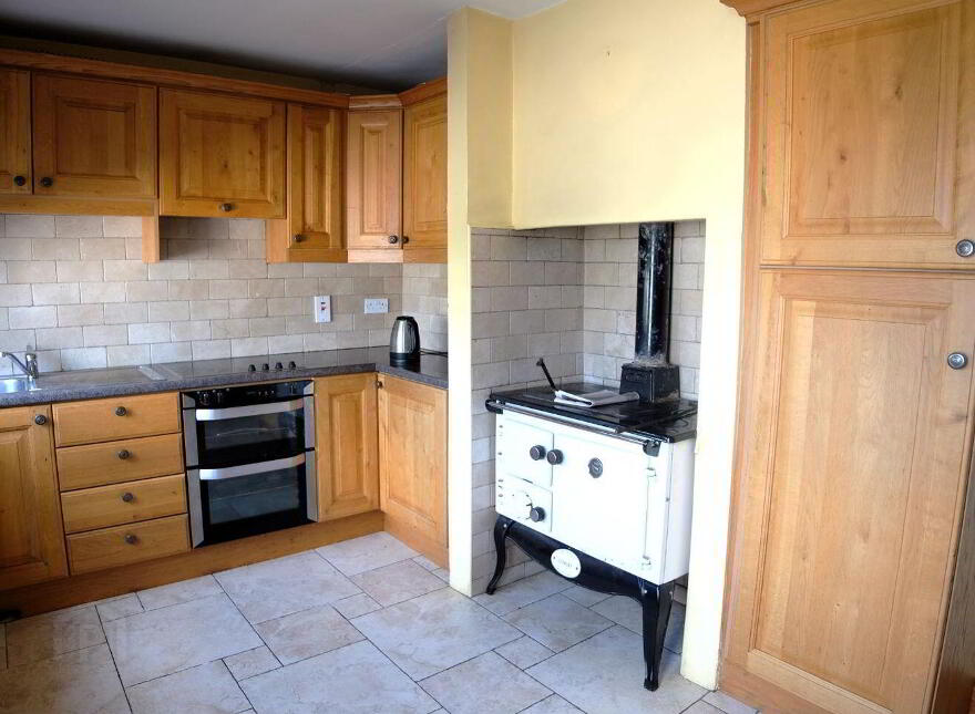 42 Fahy Gardens, Loughrea, H62PH42