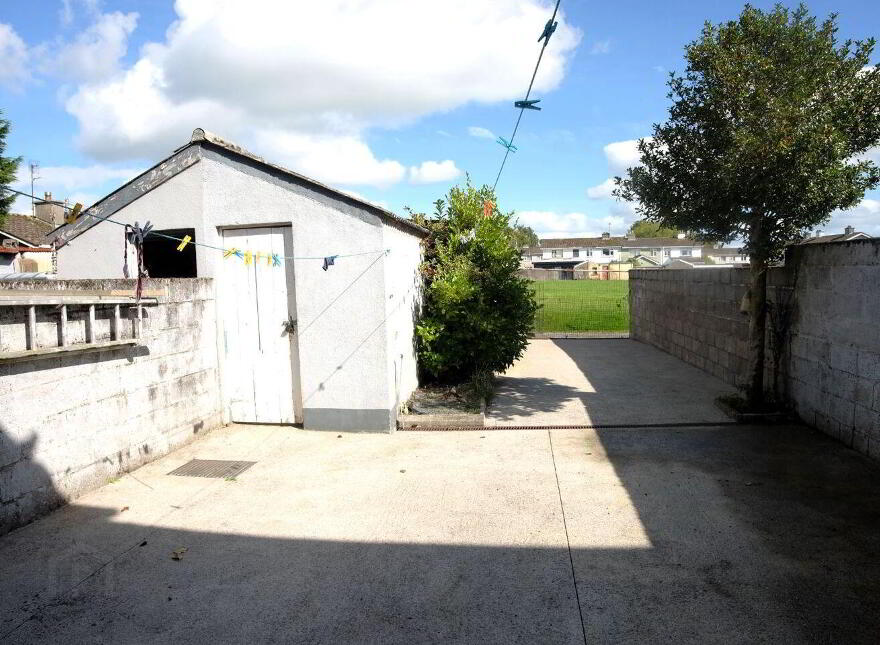 42 Fahy Gardens, Loughrea, H62PH42