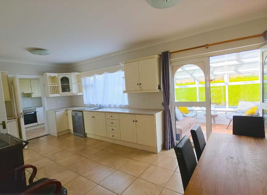 Arcadia, Athlone, N37HH70