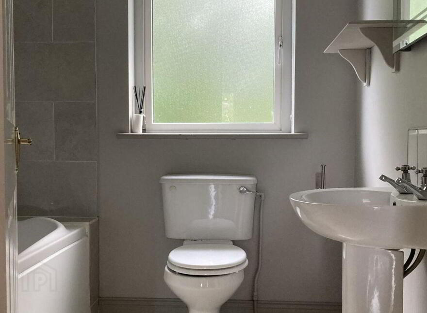 18 Croke Gardens, Thurles, E41A9Y8