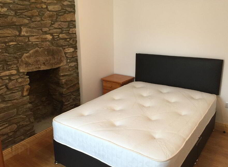 Corner House, Market Street, Bantry, P75X394