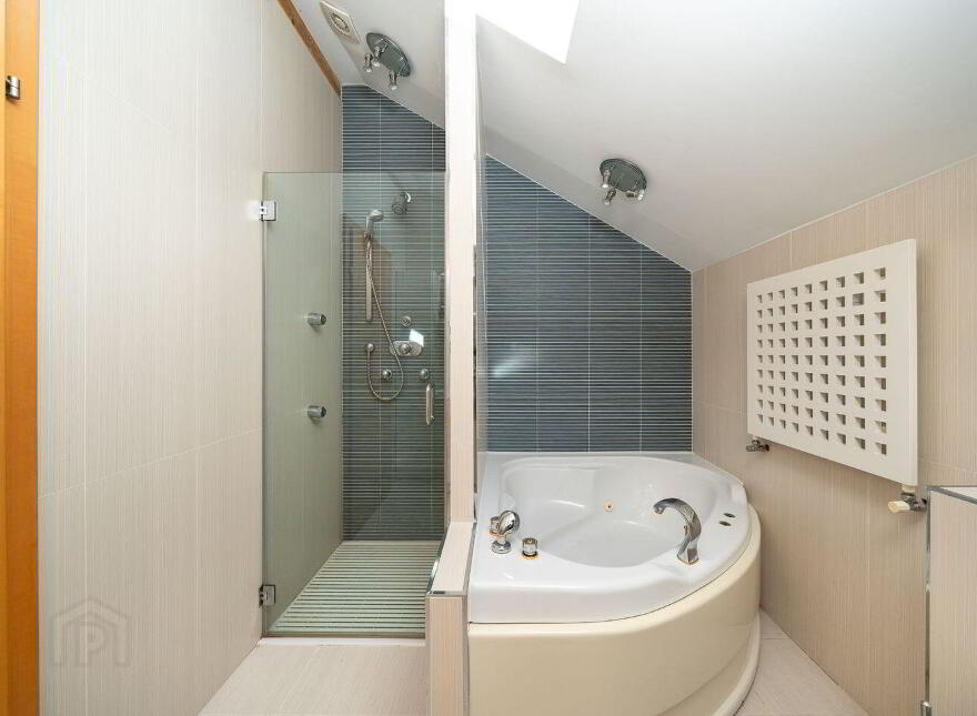 Shannagh House, Killinure, Glasson, N37RW70
