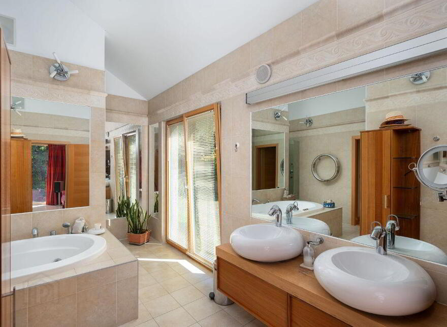 Shannagh House, Killinure, Glasson, N37RW70