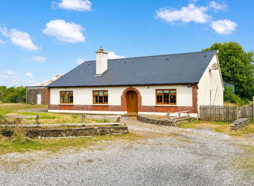 Tinamuck West, Moate, Clara, N37HY84