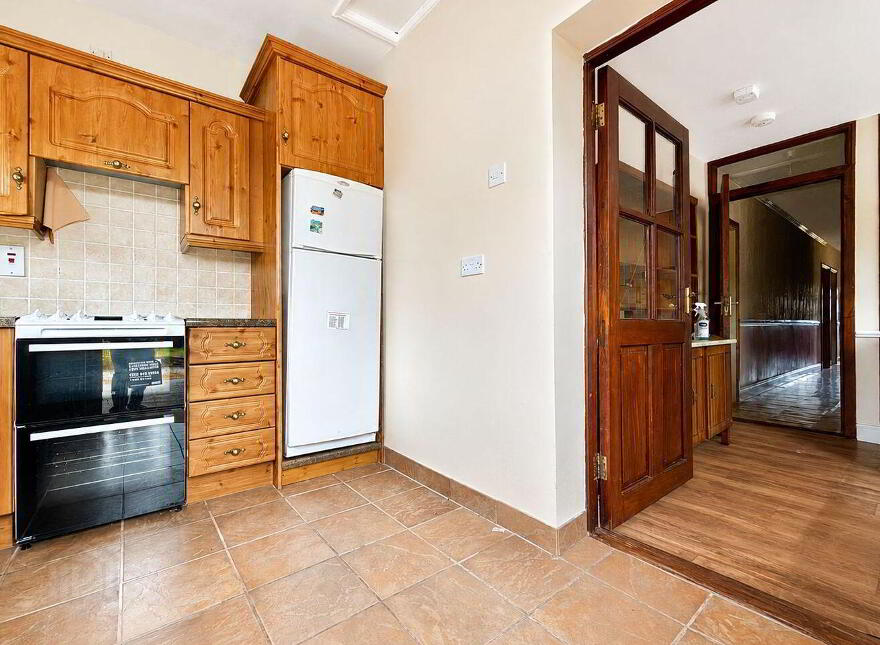 Tinamuck West, Moate, Clara, N37HY84