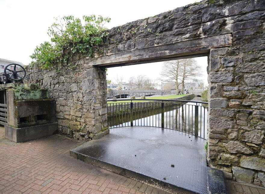 36 The Waterfront, Bridge Street, Galway City Centre, H91WC90