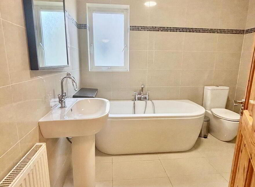 19 The Meadows, Mountbellew, H53Y221