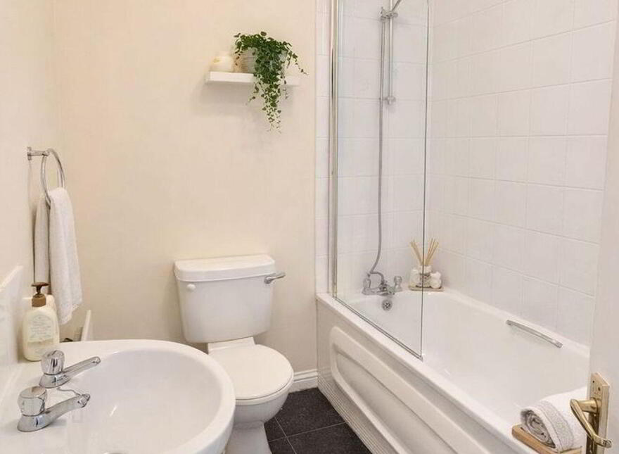 31 Palace Fields, Tuam, H54F821