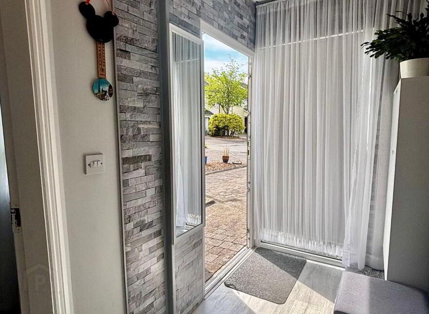 9 Country Meadows, Tuam, H54X440