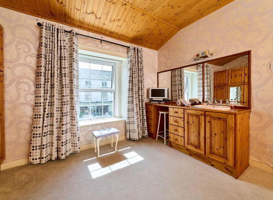 50 Jkl Street, Edenderry, R45Y638