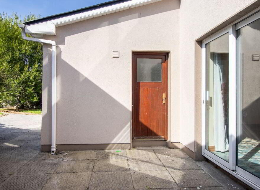 Main Street, Headford, H91XR4K