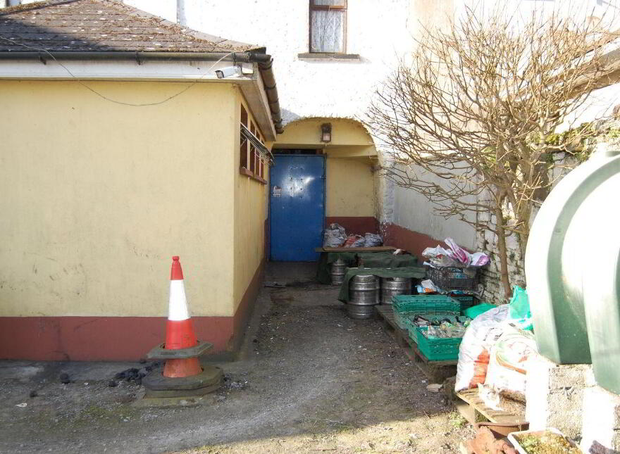 The Green Bar, The Square, Dromcolliher, P56RV02