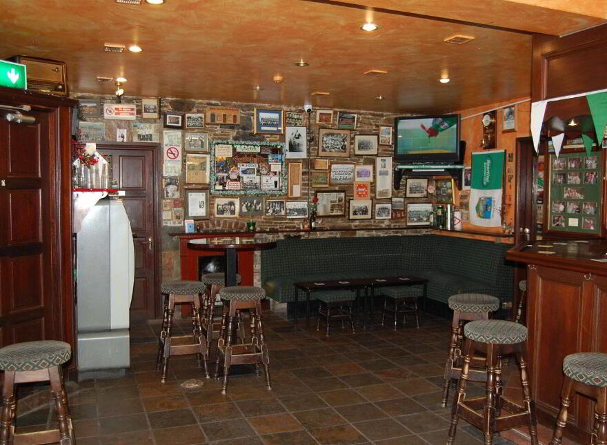 The Green Bar, The Square, Dromcolliher, P56RV02