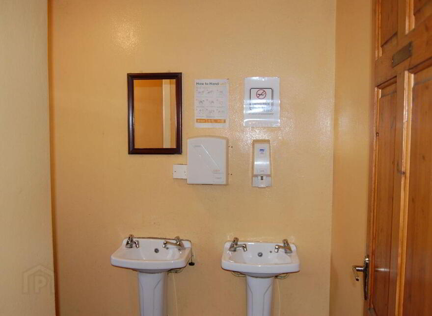 The Green Bar, The Square, Dromcolliher, P56RV02