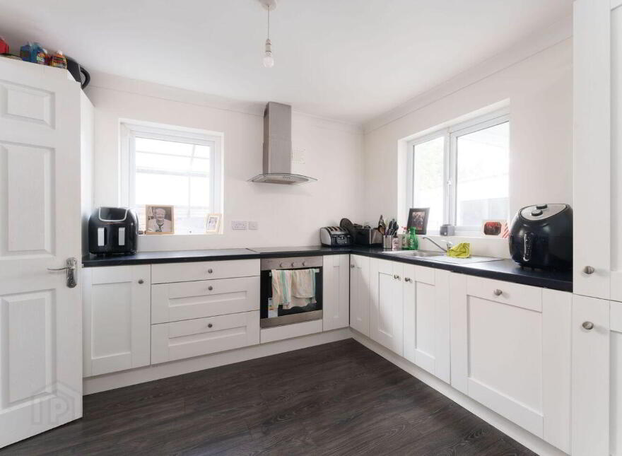 12 Hillview, Rhode, R35HX46