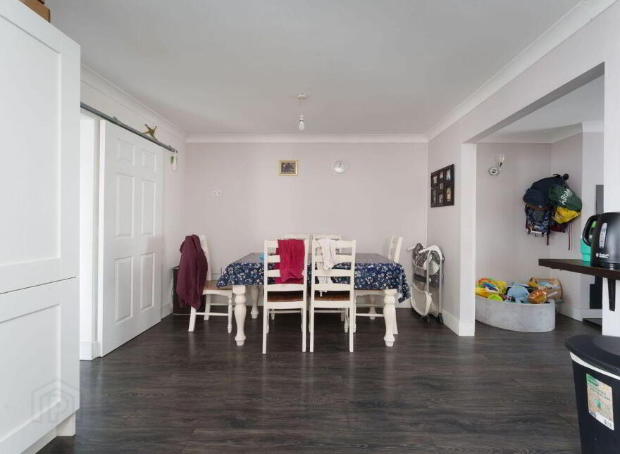12 Hillview, Rhode, R35HX46