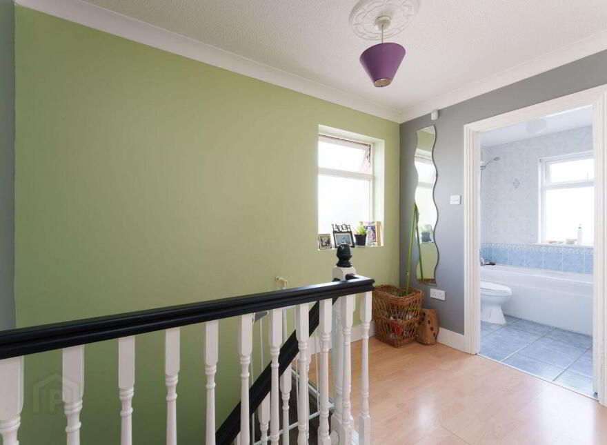12 Hillview, Rhode, R35HX46