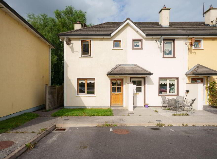 4 Brosna Court, Frederick Street, Clara, R35N276