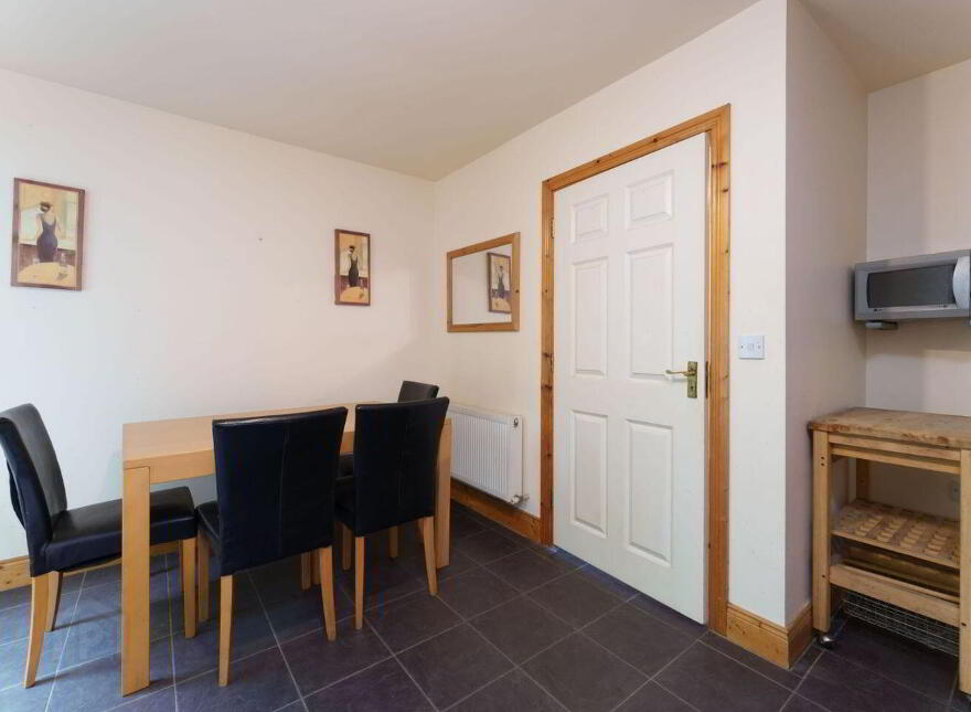 4 Brosna Court, Frederick Street, Clara, R35N276
