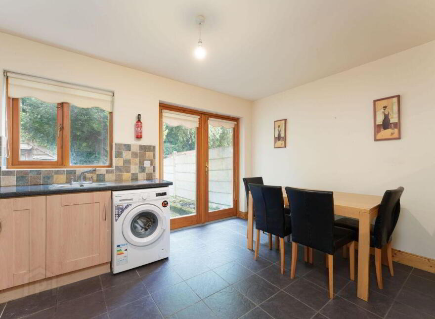4 Brosna Court, Frederick Street, Clara, R35N276