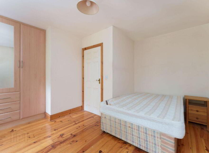4 Brosna Court, Frederick Street, Clara, R35N276