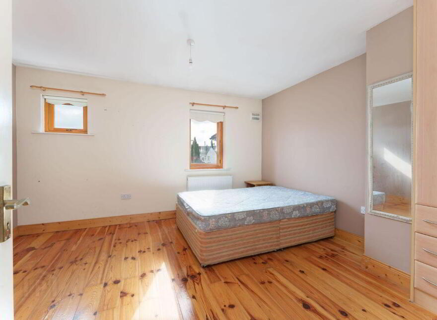 4 Brosna Court, Frederick Street, Clara, R35N276