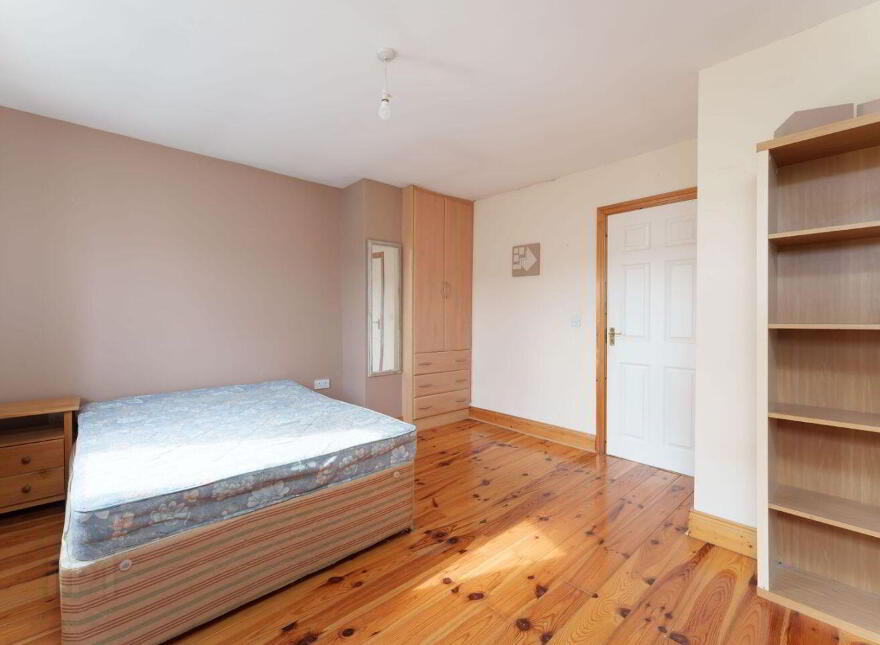 4 Brosna Court, Frederick Street, Clara, R35N276
