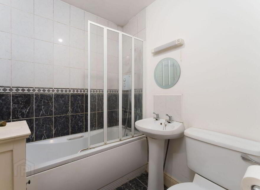 4 Brosna Court, Frederick Street, Clara, R35N276