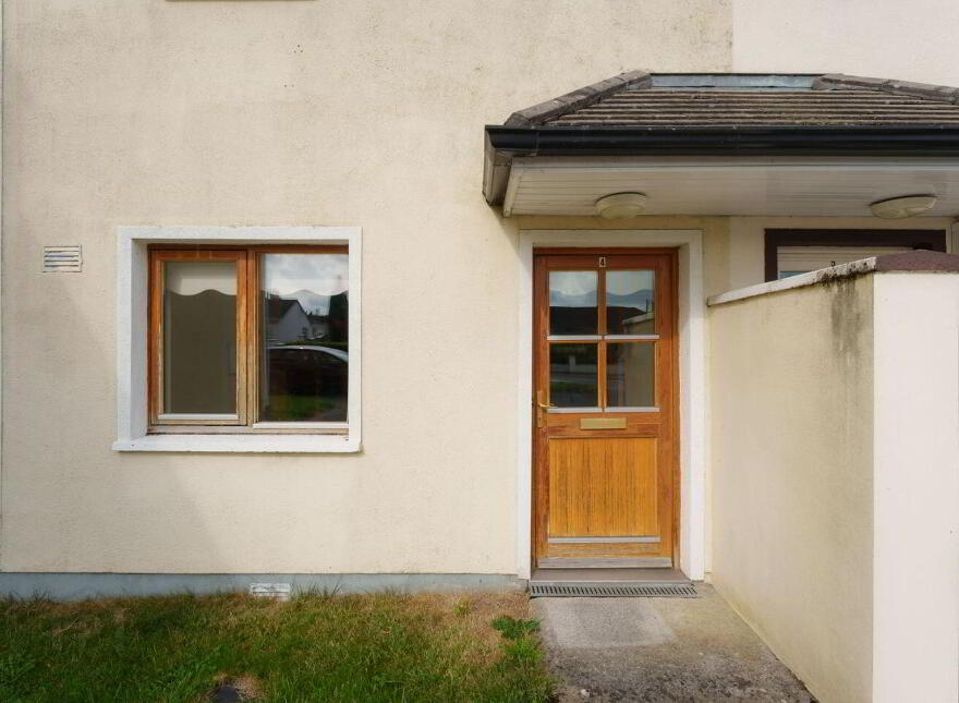 4 Brosna Court, Frederick Street, Clara, R35N276
