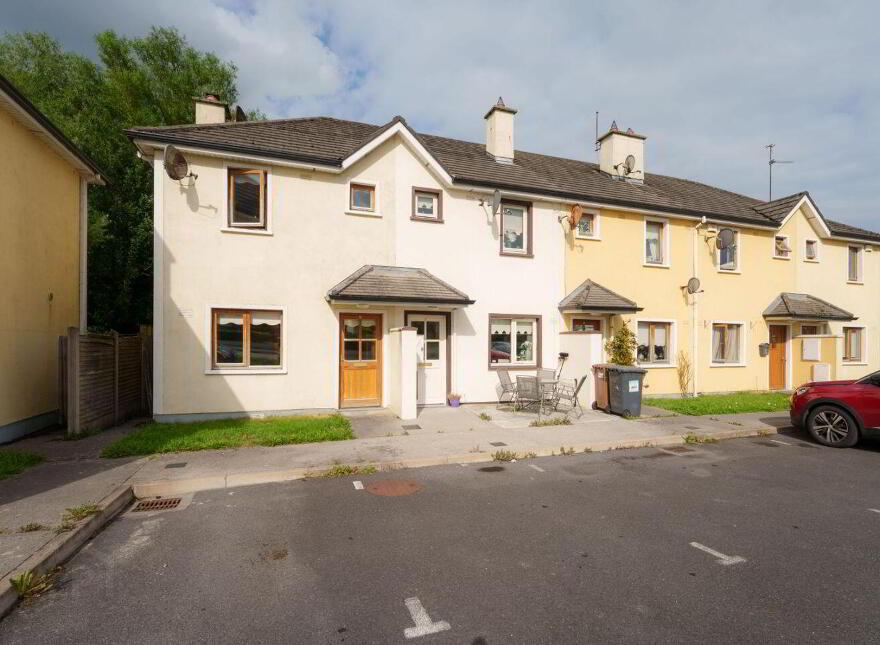 4 Brosna Court, Frederick Street, Clara, R35N276