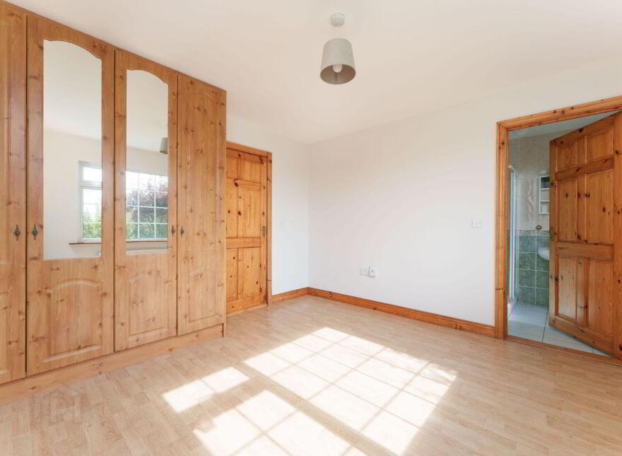 22 Priory Lawns, Rhode, R35YK58