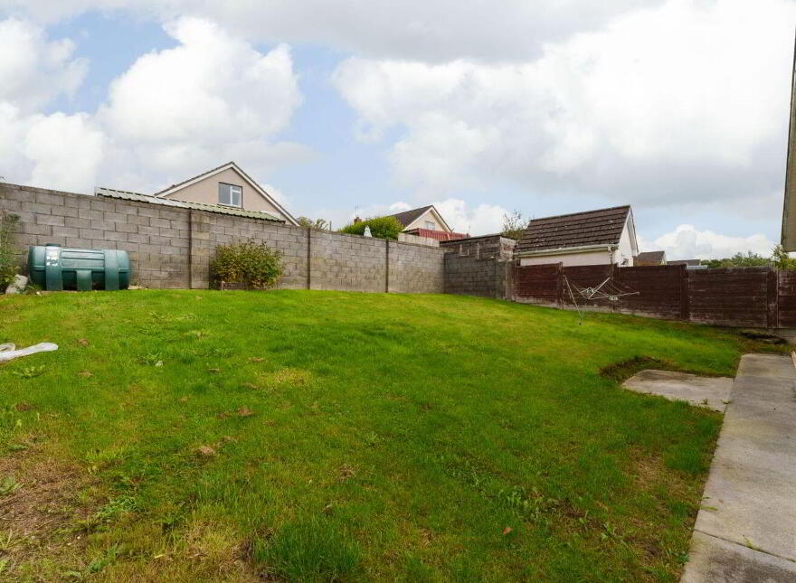22 Priory Lawns, Rhode, R35YK58