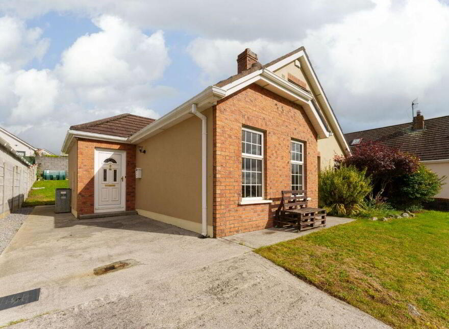 22 Priory Lawns, Rhode, R35YK58