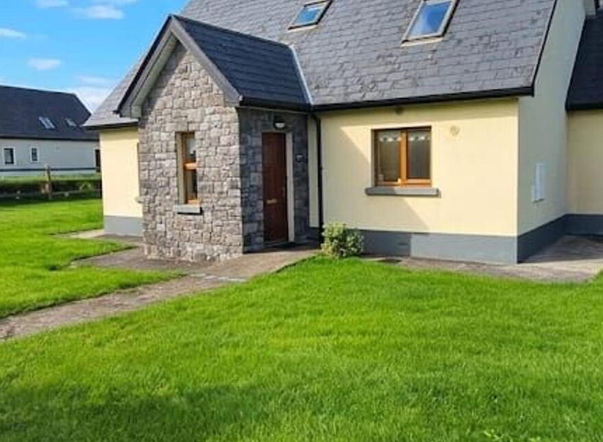 C19 Cahermore Holiday Village, Enniscrone, F26RC92