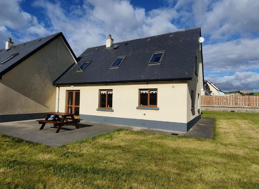 C19 Cahermore Holiday Village, Enniscrone, F26RC92