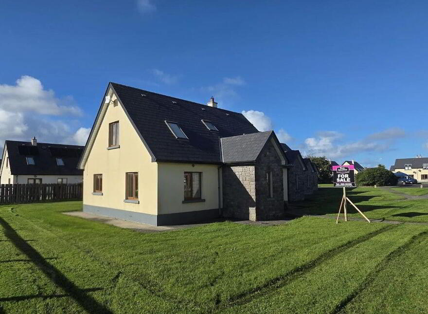 C19 Cahermore Holiday Village, Enniscrone, F26RC92